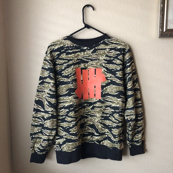 Undefeated Red 5 Strikes Tiger Camo Sweatshirt Men’s Size Medium EUC - Picture 1 of 5